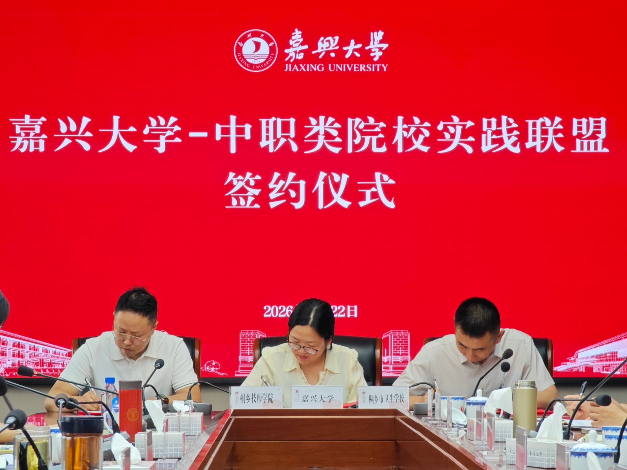 将专业理论知识转化为社会服务能...